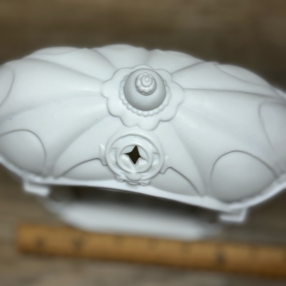 White Porcelain Dome Nativity  Stratfords Masterworks Collection hole for light - Picture 5 of 10